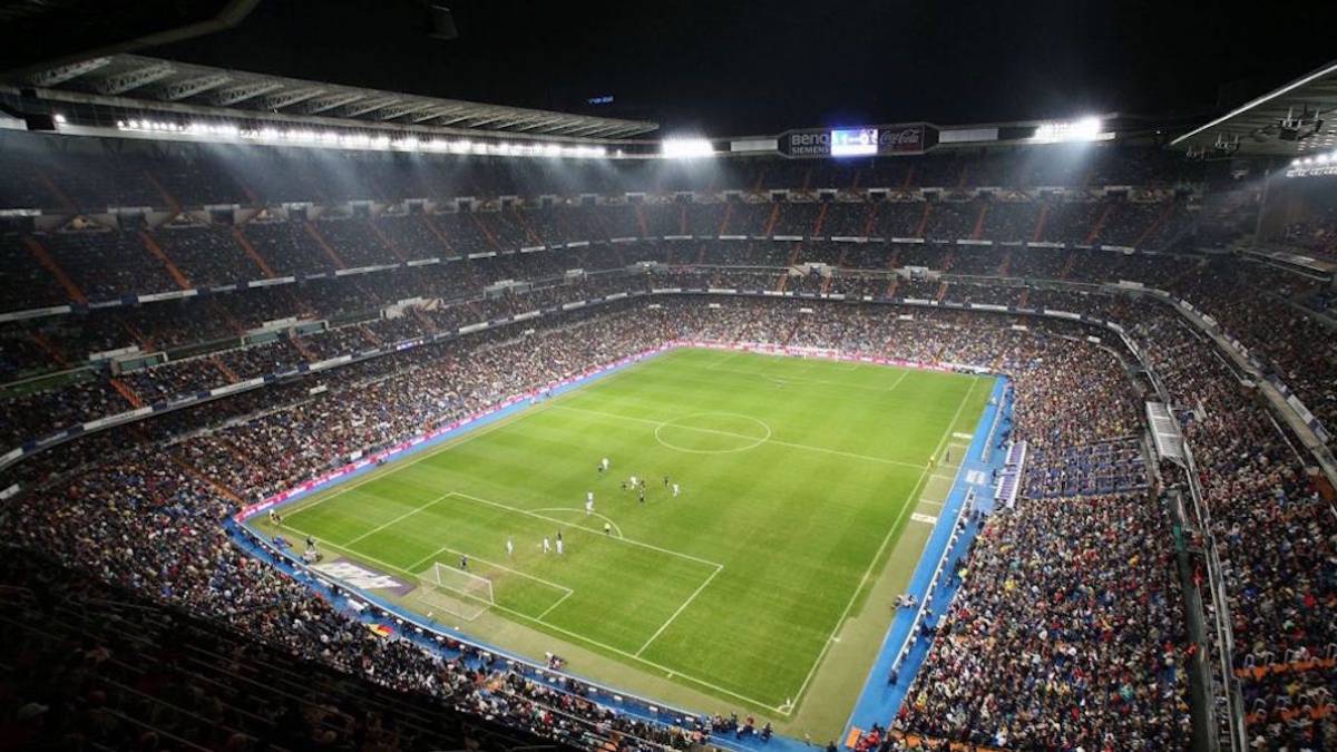 Volles Fußballstadion in Italien
